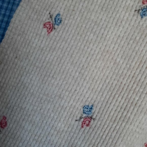 Liz Claiborne Petite Embroidered Tan Waffle Texture T-shirt Size Small P - Picture 2 of 4